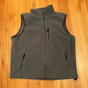 LL Bean Men's Bean's Sweater Fleece Vest unsure of size